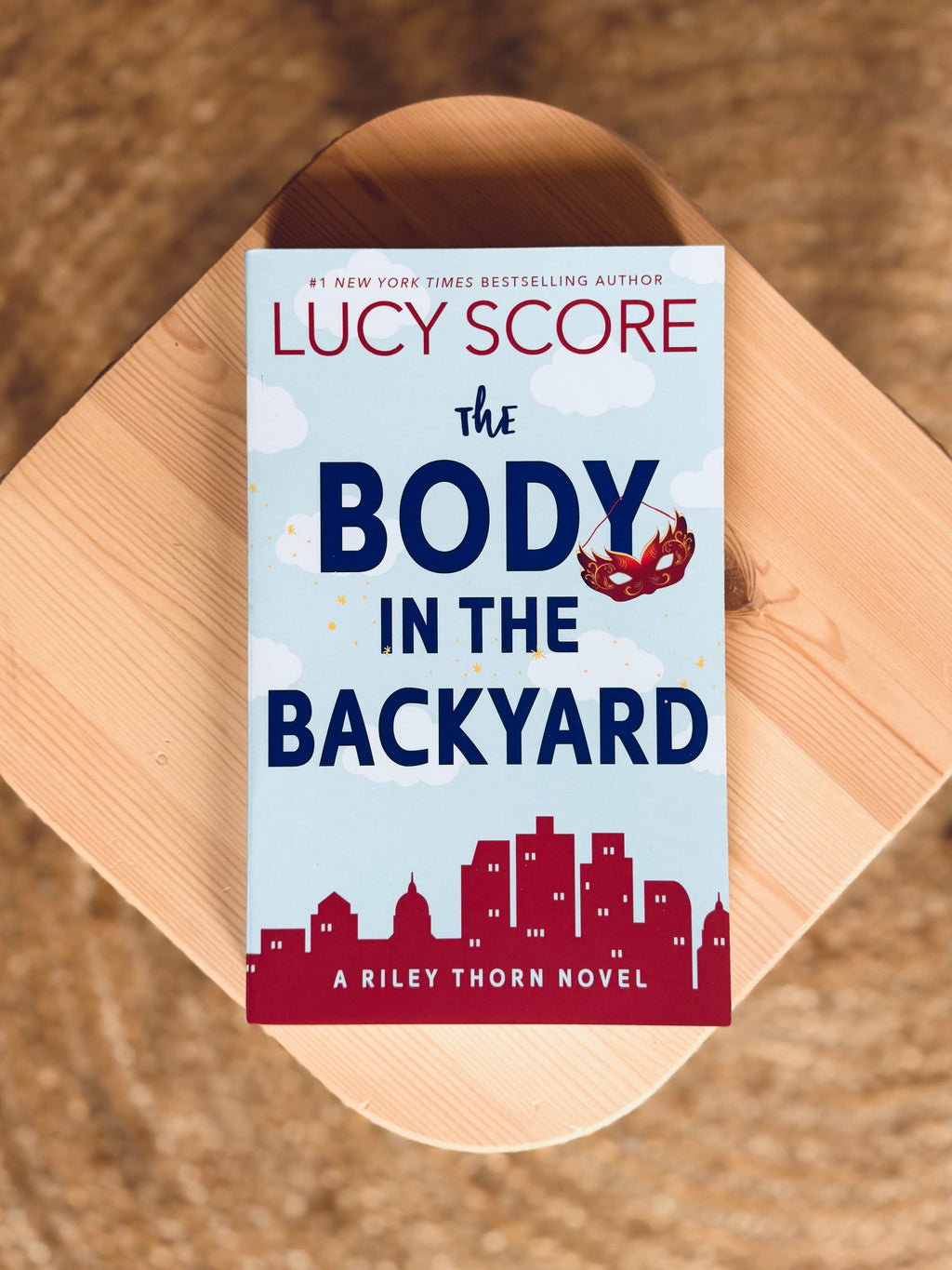 Body in the Backyard by Lucy Score
