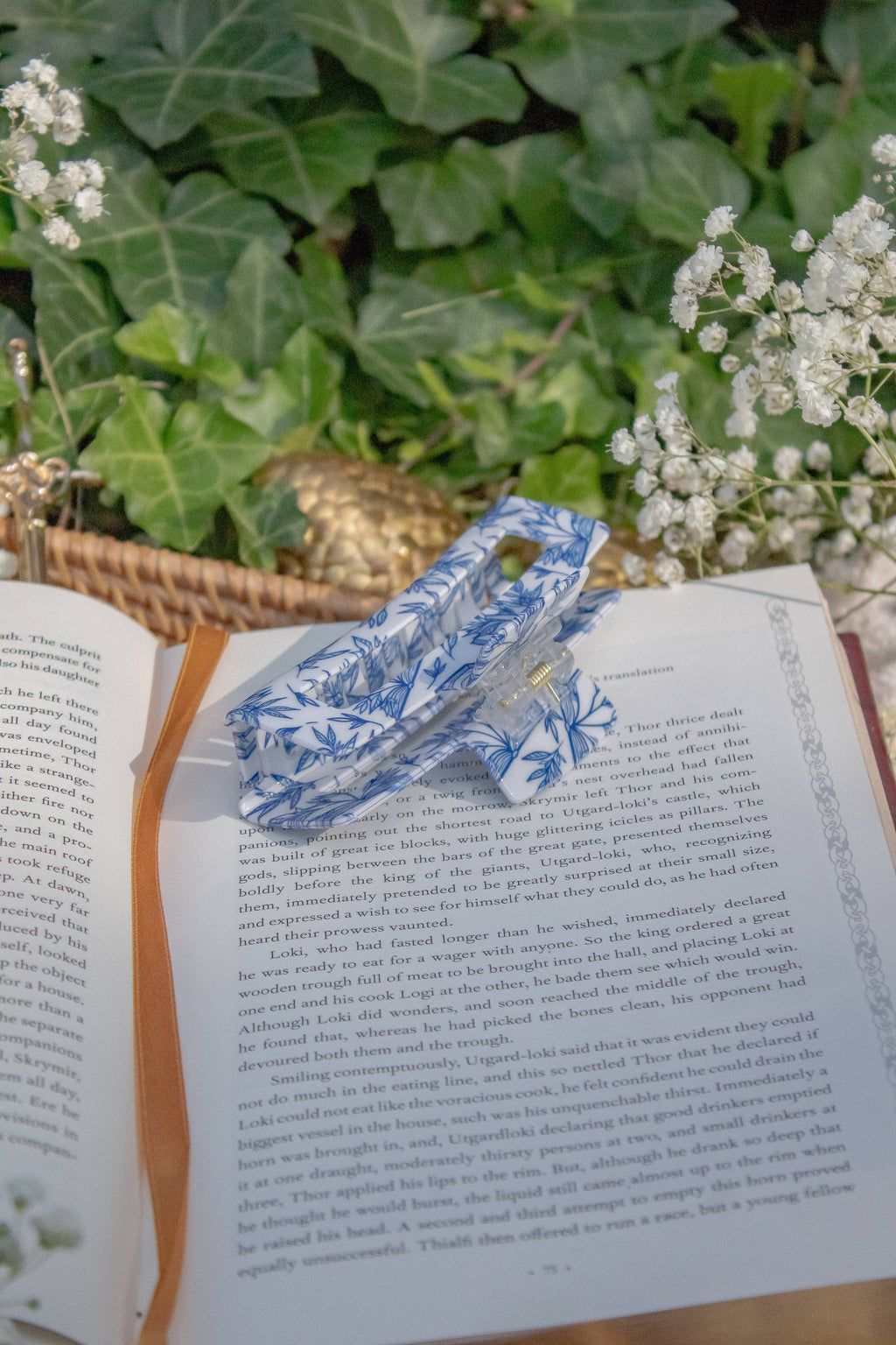 Bookish Hair Claw Clip - Porcelain Books