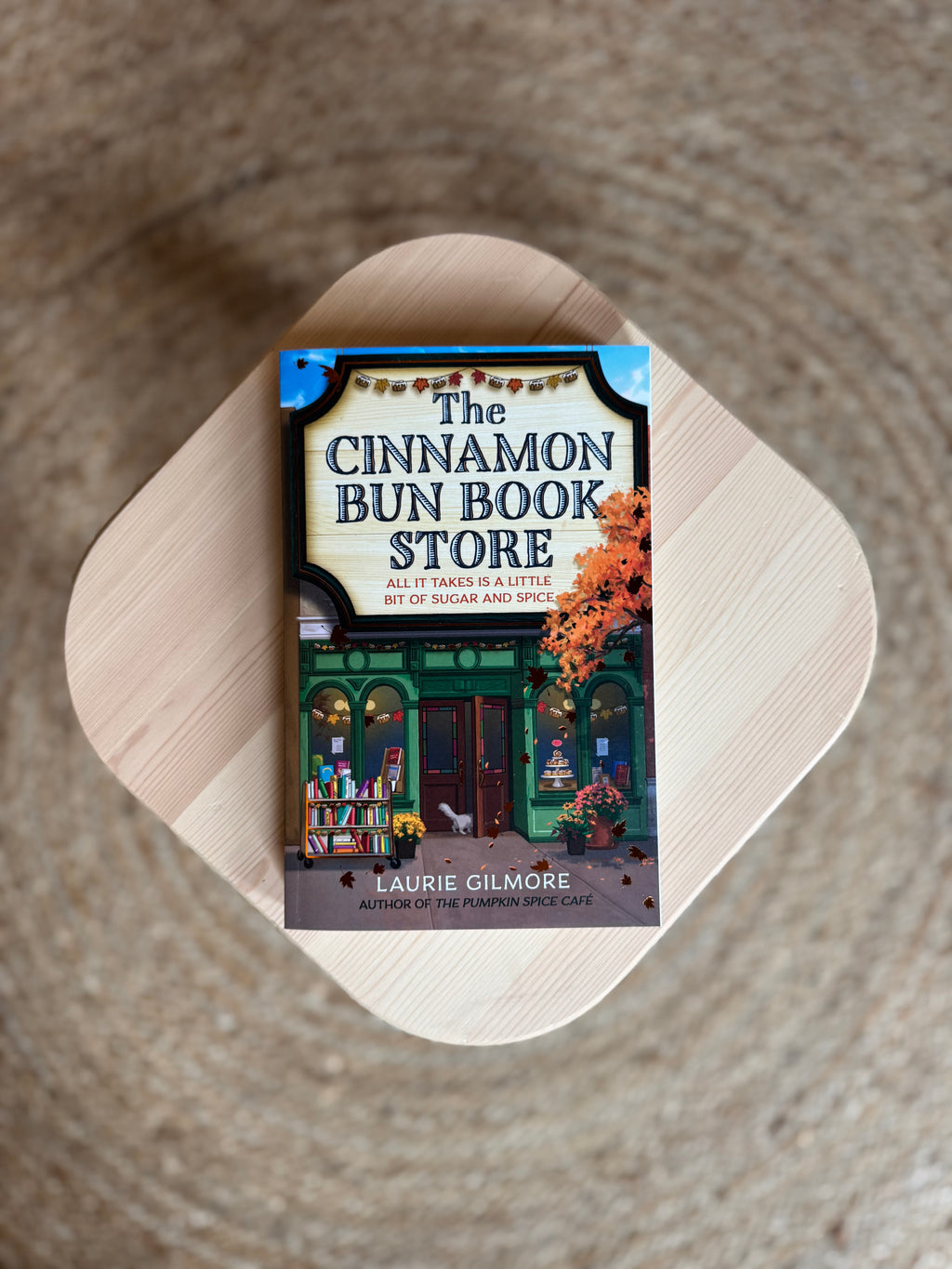 The Cinnamon Bun Book Store by Laurie Gilmore (Dream Harbor, Book 2)