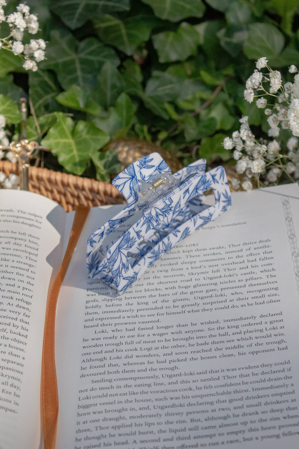 Bookish Hair Claw Clip - Porcelain Books