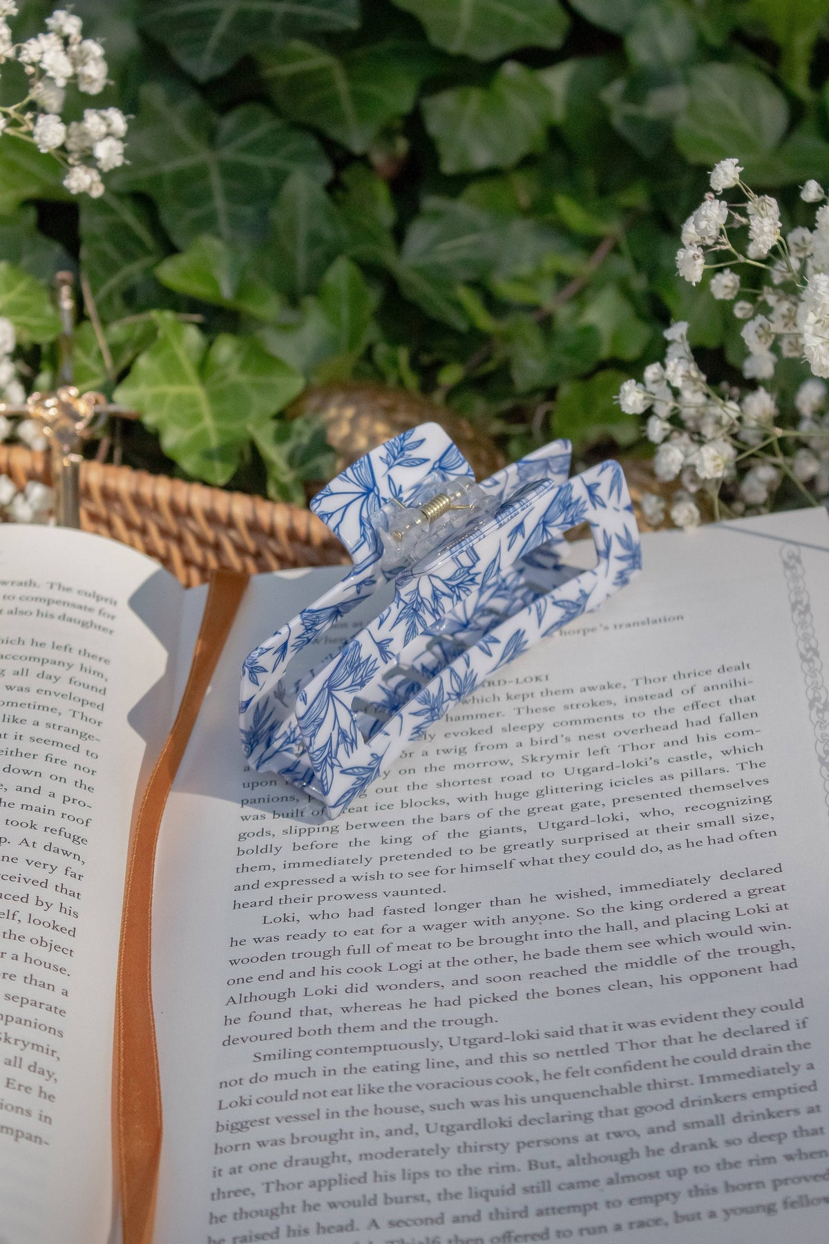 Bookish Hair Claw Clip - Porcelain Books